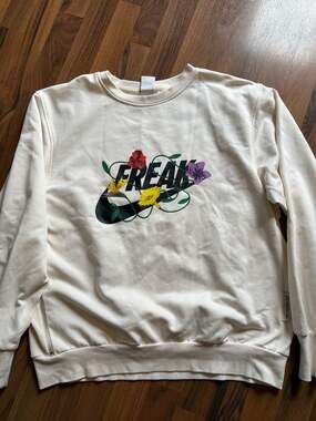 Nike Giannis Standard Issue Dri-FIT Graphic Basketball Crewneck Sweatshirt